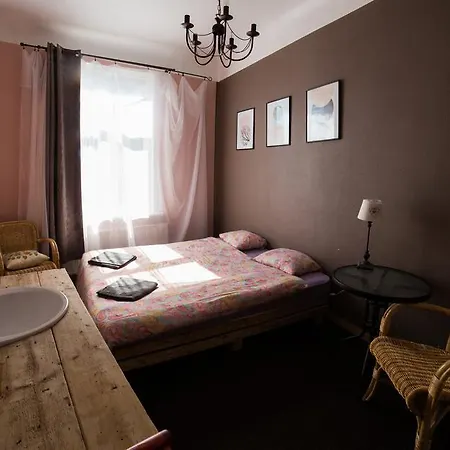 Annas Guest house *